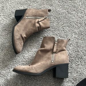 HM size 8 suede ankle boots, 2in heel